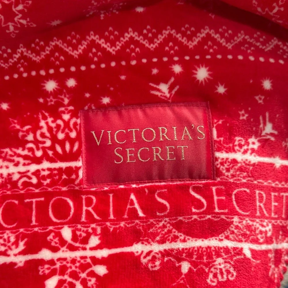 New Victoria's Secret Red Snowflake Holiday Cozy Soft Throw 50”x60”